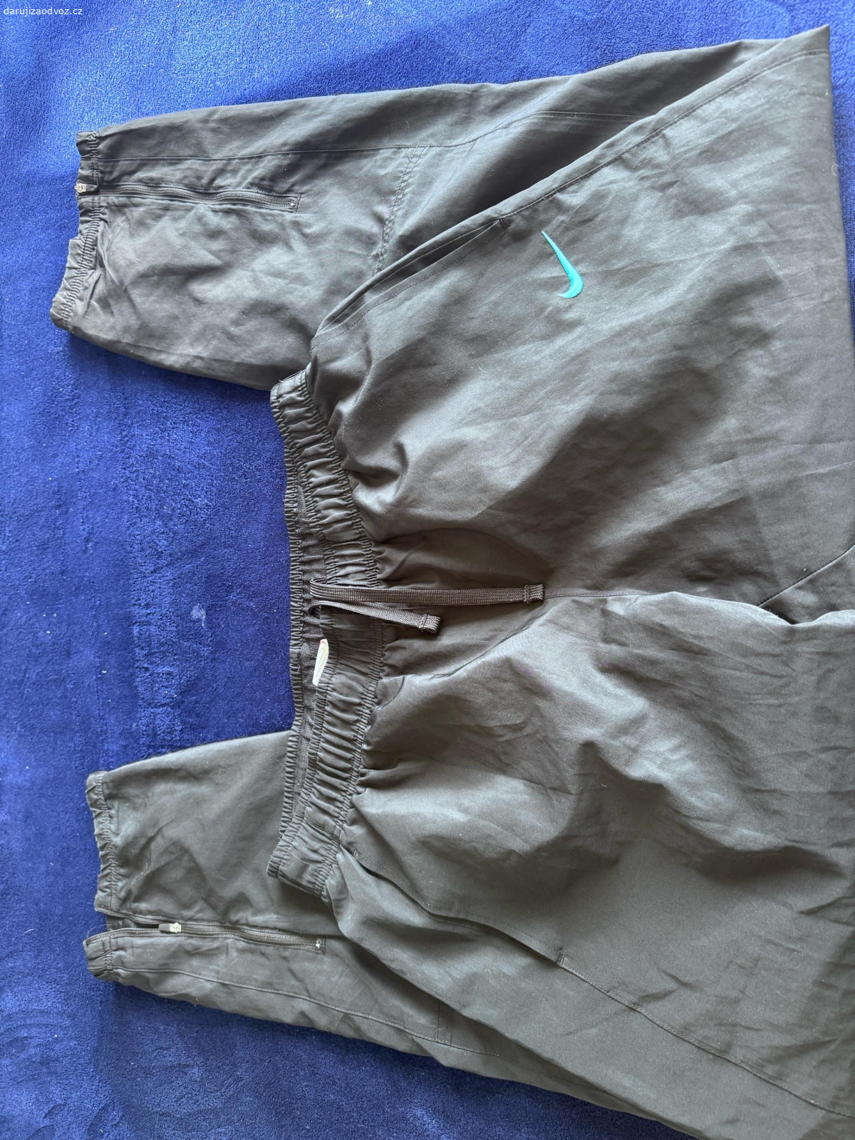 pánské Nike kalhoty. vel L, zapínání dole na nohách, nošené sezonu, nekomu udělají jeste radost 
osobní předání - poprosím Colu zero lahev anebo zásilkovna komplet 120,-