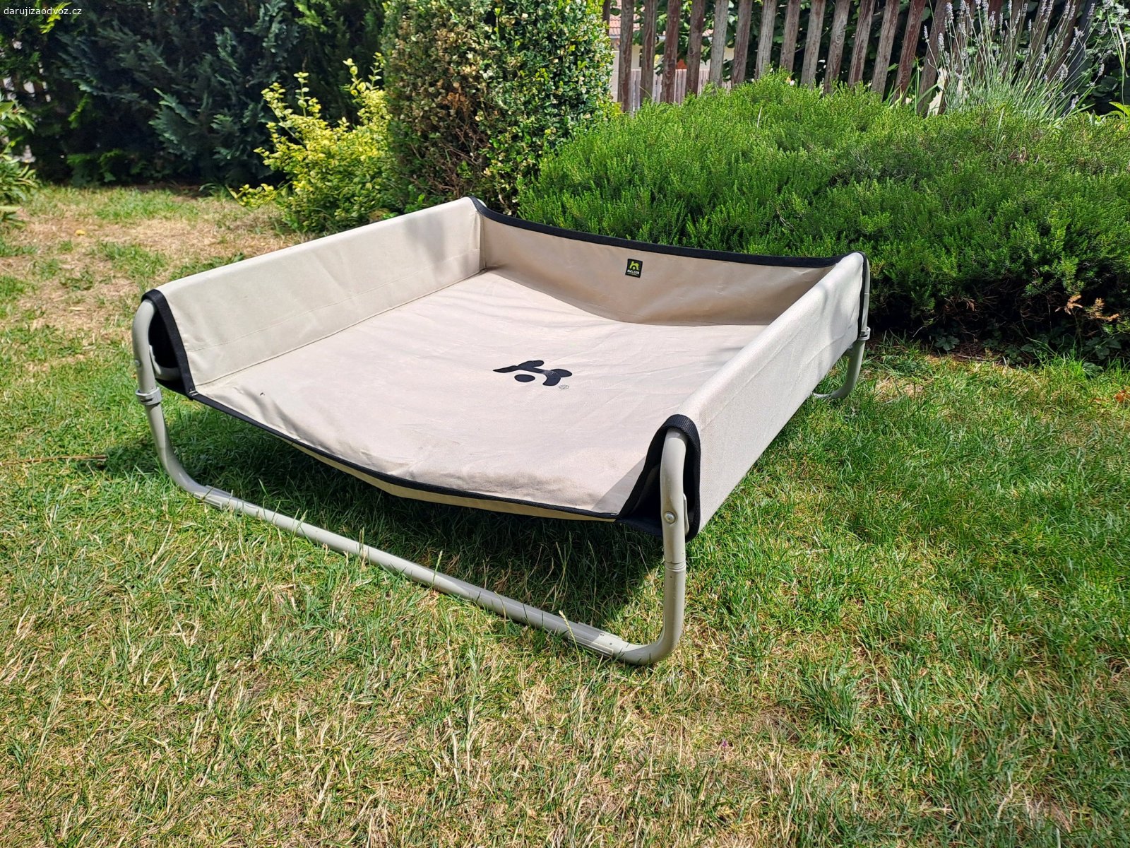 pelech pro psa. vyvýšený pelech pro psa, změkčený molitanem
85x85, výška lůžka 20cm, celková výška 30cm
výměním za 6ks kvalitních konzerv pro kočku :-)