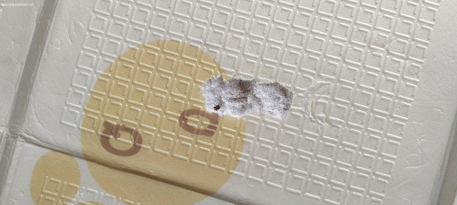 penová podložka. deti jej dali dosť zabrať víz foto ale na chalupu, na terasu, ... poslúži ešte