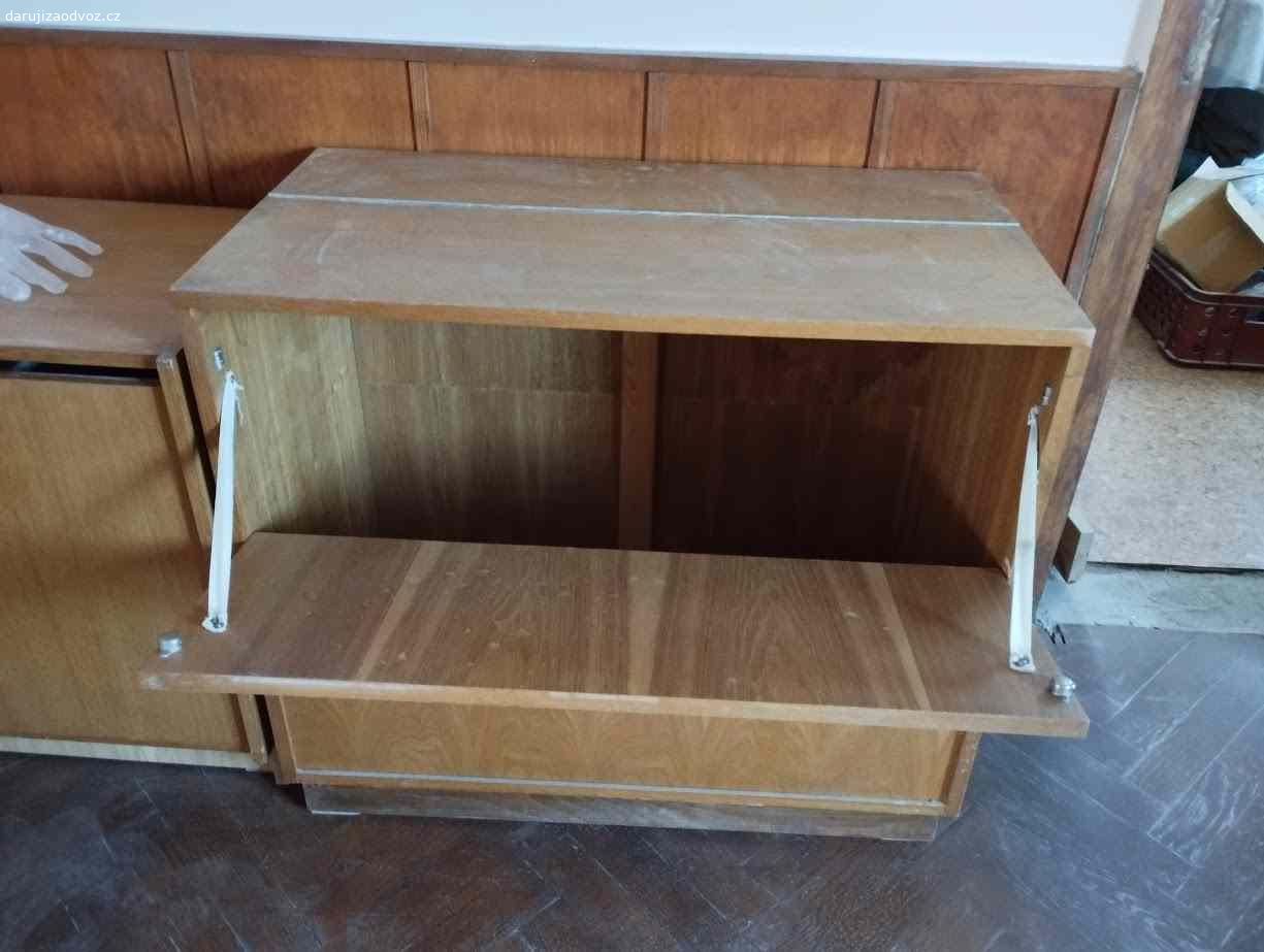 PEŘIŃÁK. Daruji za odvoz retro peřiňák v dobrém stavu. Běžné známky používání.