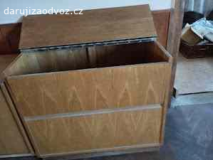 PEŘIŃÁK. Daruji za odvoz retro peřiňák v dobrém stavu. Běžné známky používání.