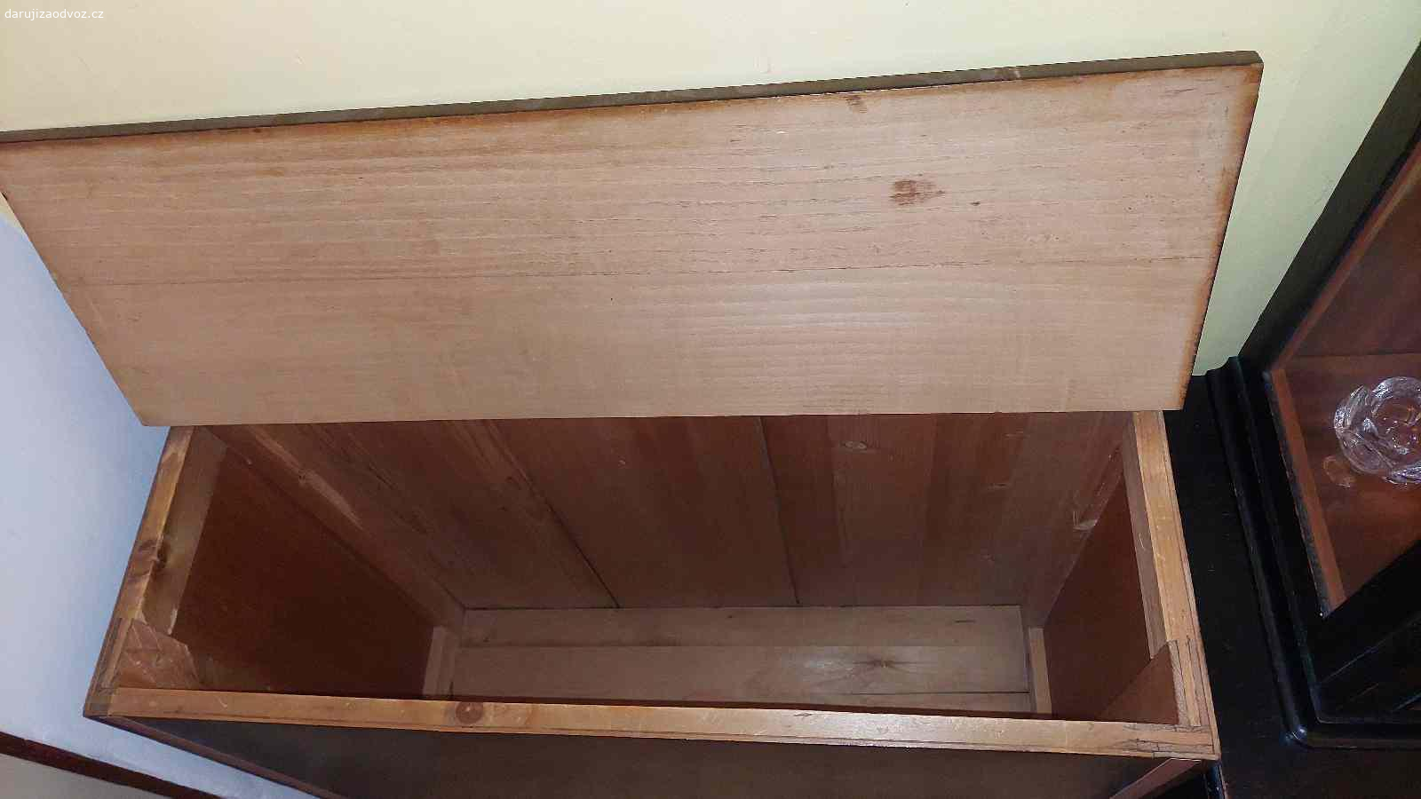 Peřiňák. DxHxV : 95,5x36,5x81,5cm . Pouze do 24.10.