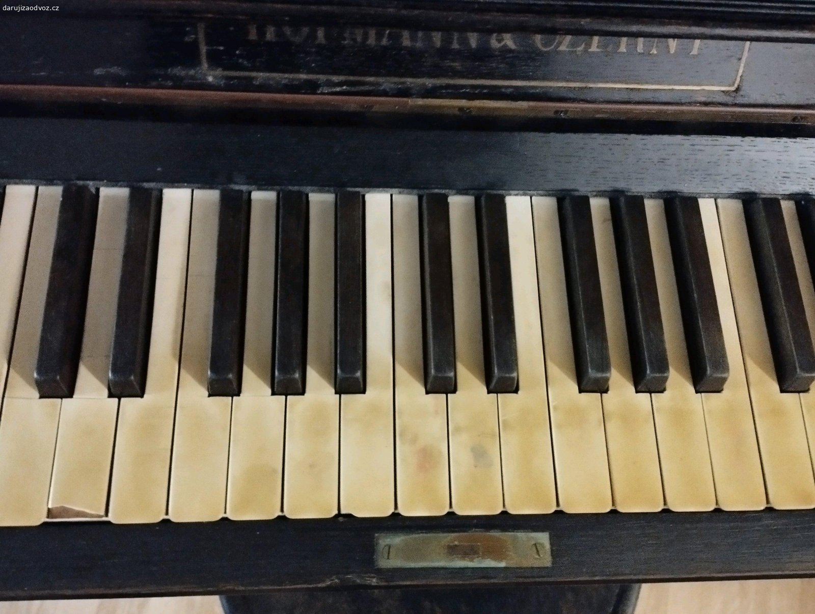Piano Hofmann and Czerny. Staré používané piano ve slušném stavu. Vhodné pro začátečníky nebo jako pěkný kus nábytku
