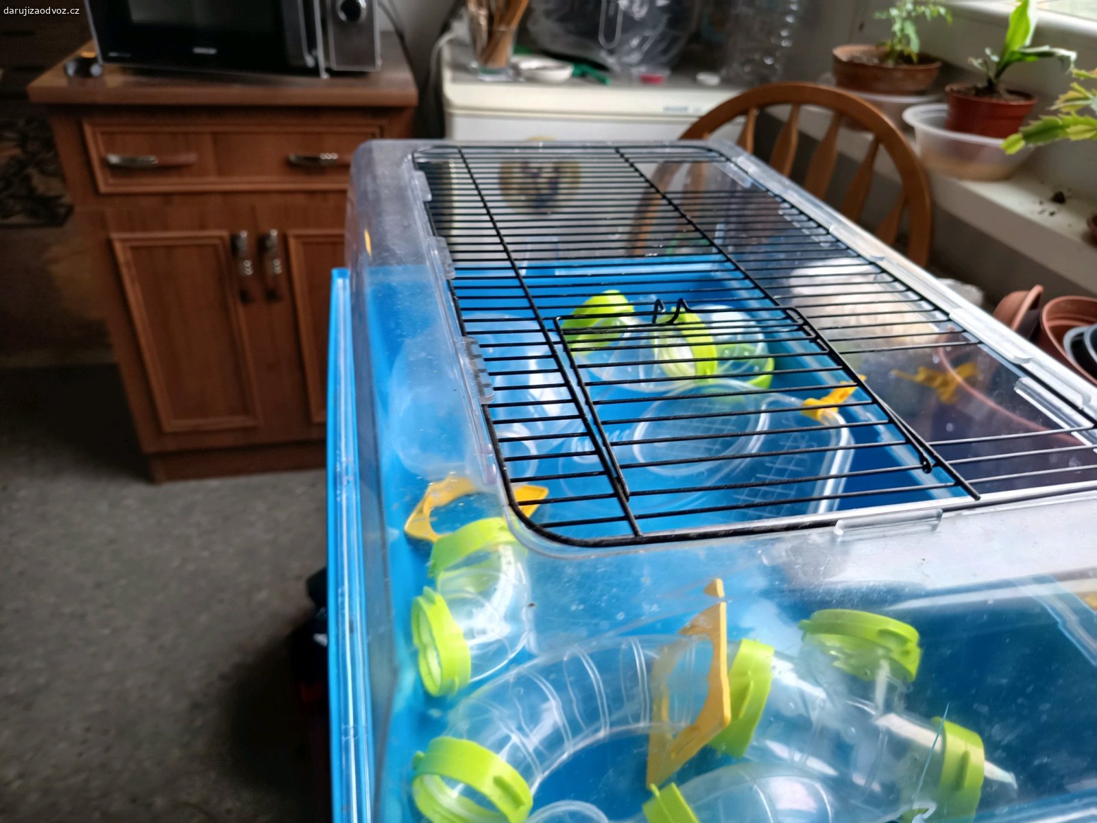 plast box. s prolézačkami , jeví známky užívání