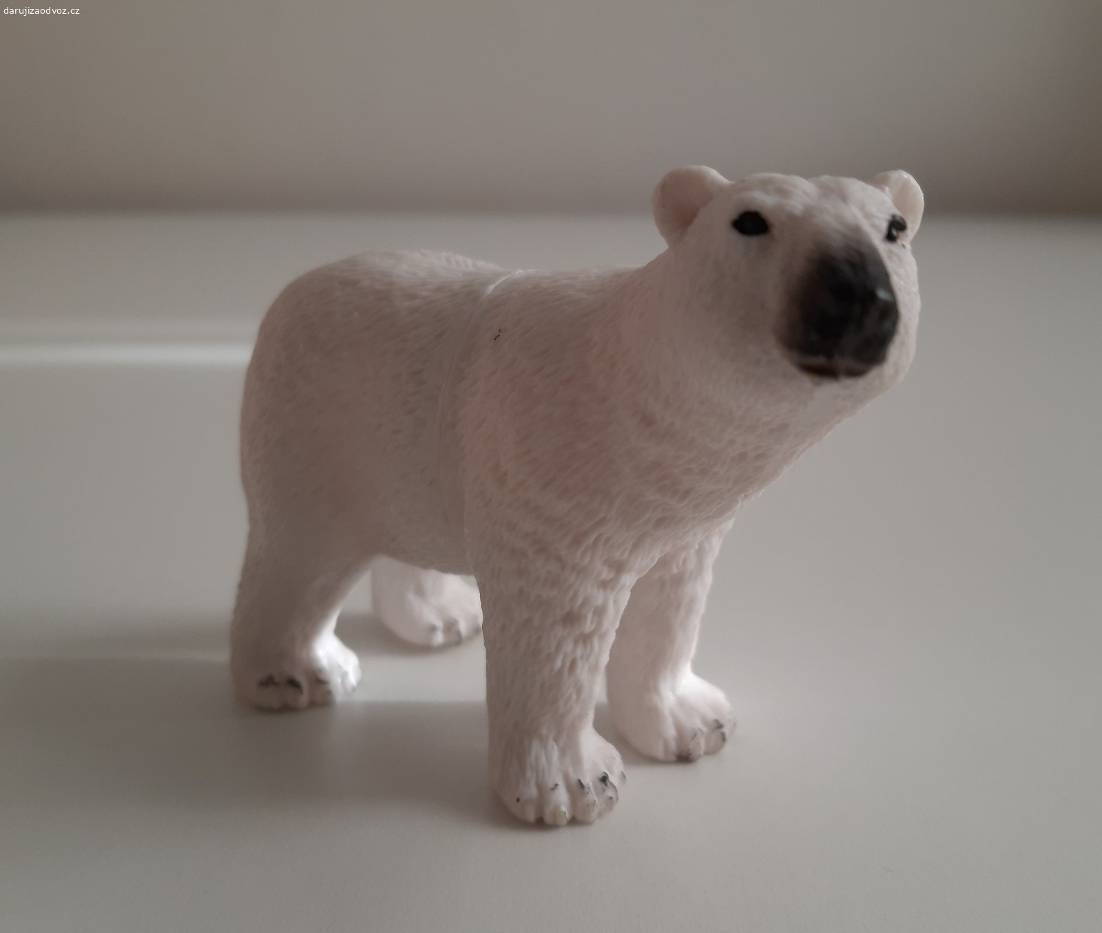 Plastová figurka lední medvěd. Daruji plastovou figurku ledního medvěda. Nepoškozené, čisté. Šířka 9 cm, výška 7 cm.
Předání Praha, Karlovo náměstí, vedle supermarketu Albert, mezi 17:00 a 20:00.