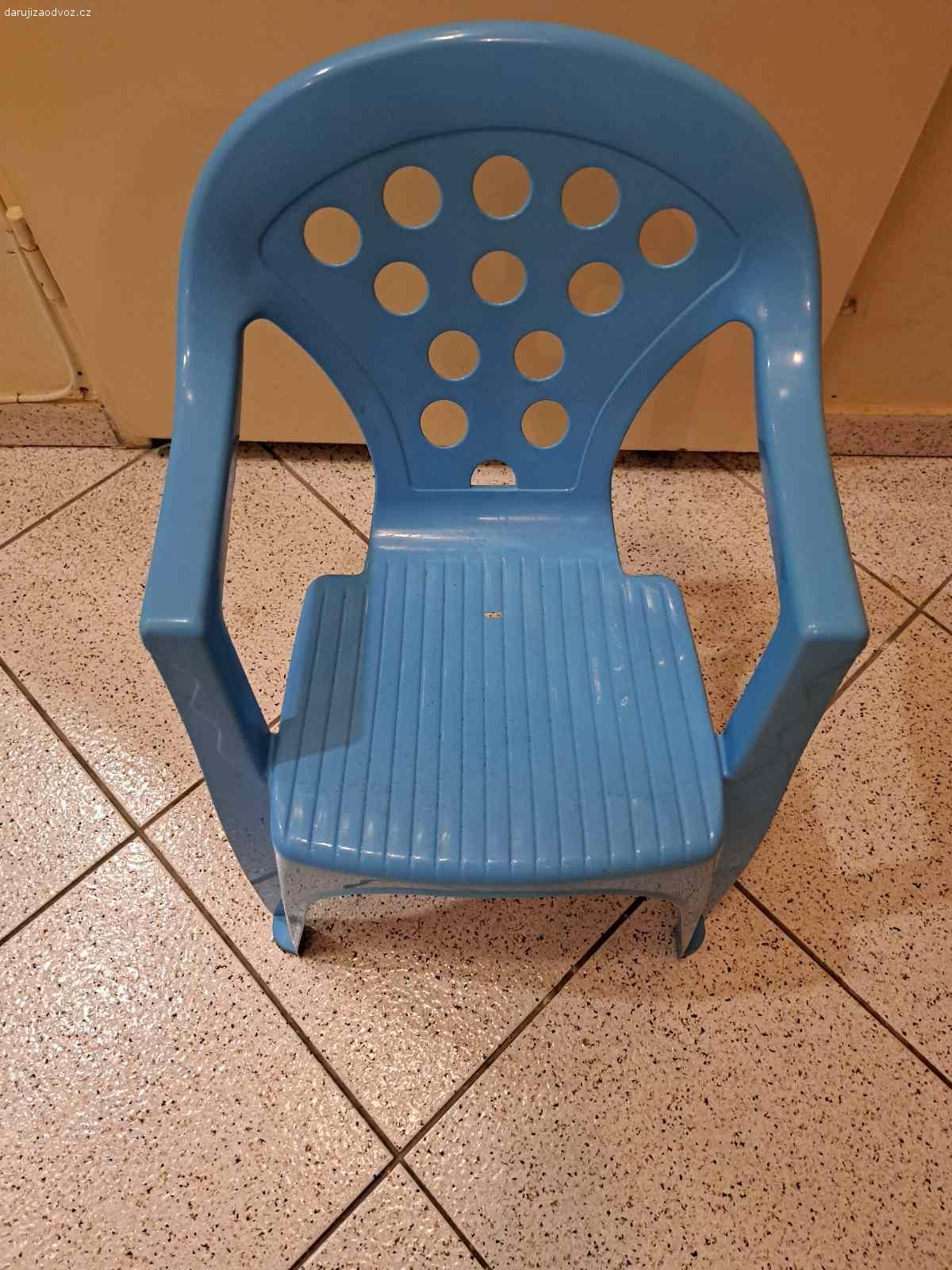 Plastova židlička. Vyměním dětskou plastovou židličku. Běžně známky používání.
Za Haribo třeba,Tropufrutti.
Pouze osobní odběr