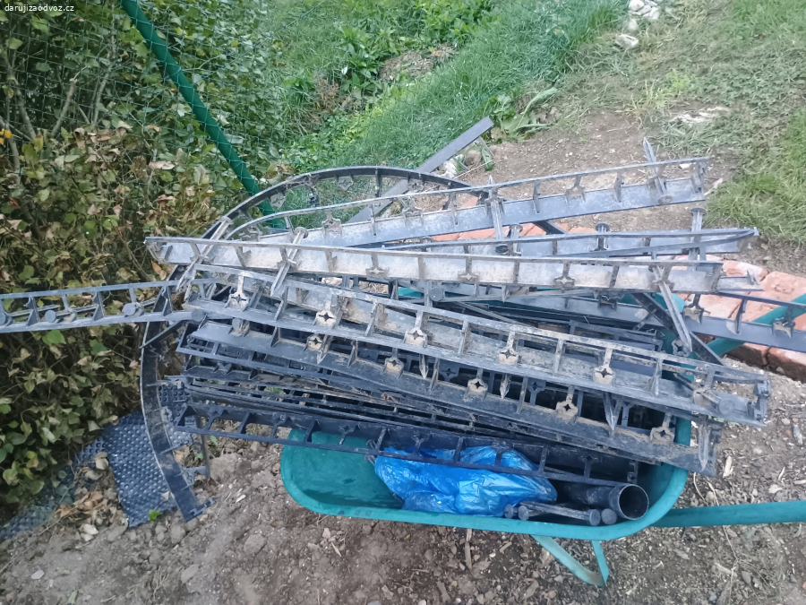 plastove oddelovace na zahradu