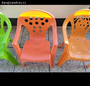 Plastové židle