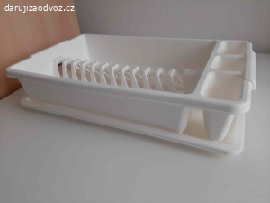 Plastový odkapávač na nádobí