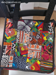 Platena taska s africkym motivem