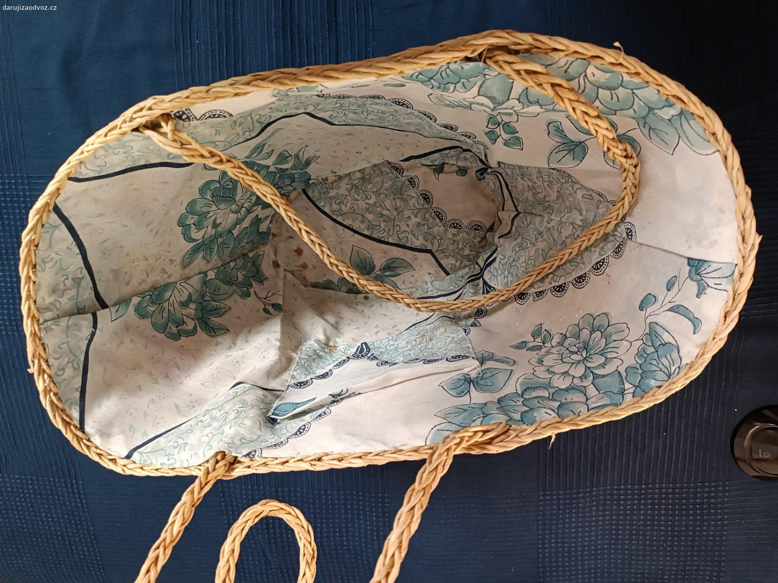 Plážová taška. Daruji za odvoz plážovou tašku z přírodního materiálu.