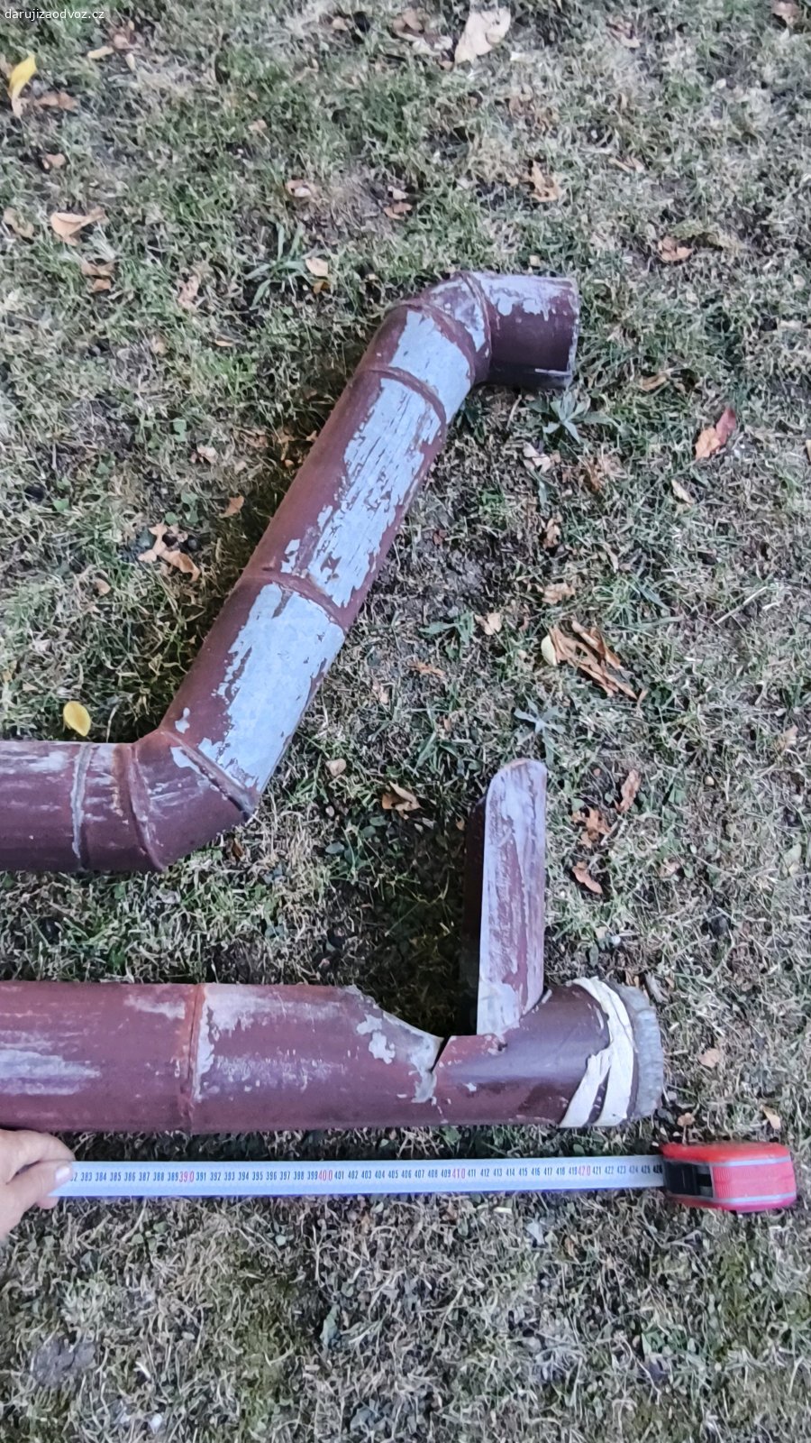 plechové okapy 2ks. rozměry podle fotek. Vlastní odvoz dnes max zítra dopoledne.