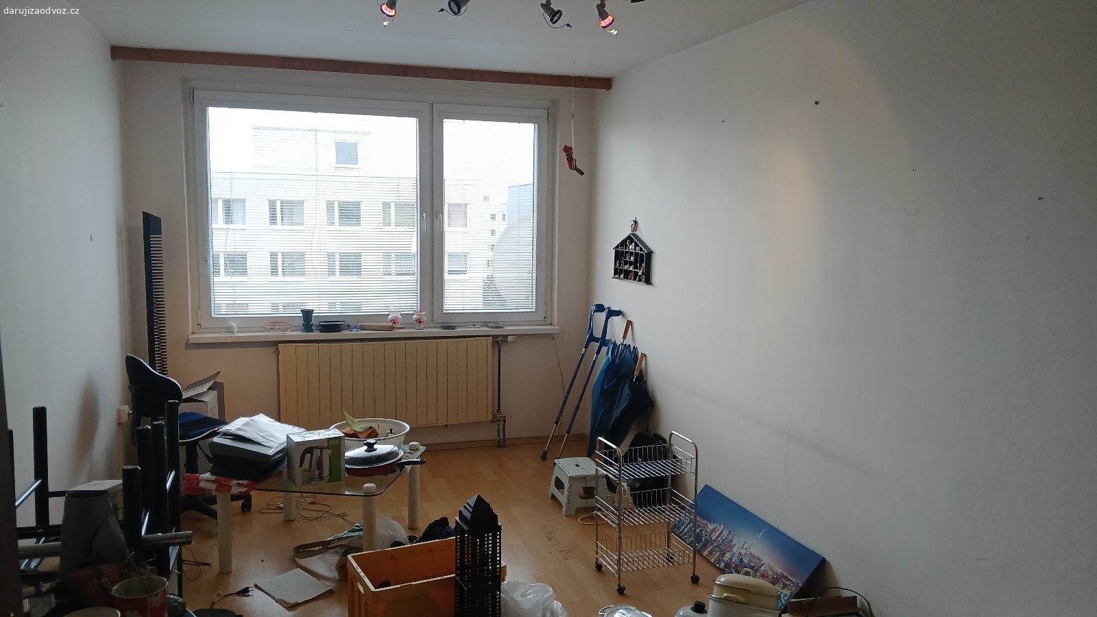 Plovoucí podlaha ve velmi dobrém stavu - spěchá. Laminátová světlá podlaha, 17 m2 čili 1 místnost,  dobře udržovaná, nepoškrábaná, k rozebrání na Velké Ohradě. 
Je potřeba ji odvézt cca do  1. 6.  kontaktujte, prosím, telefonicky.
Děkuji.