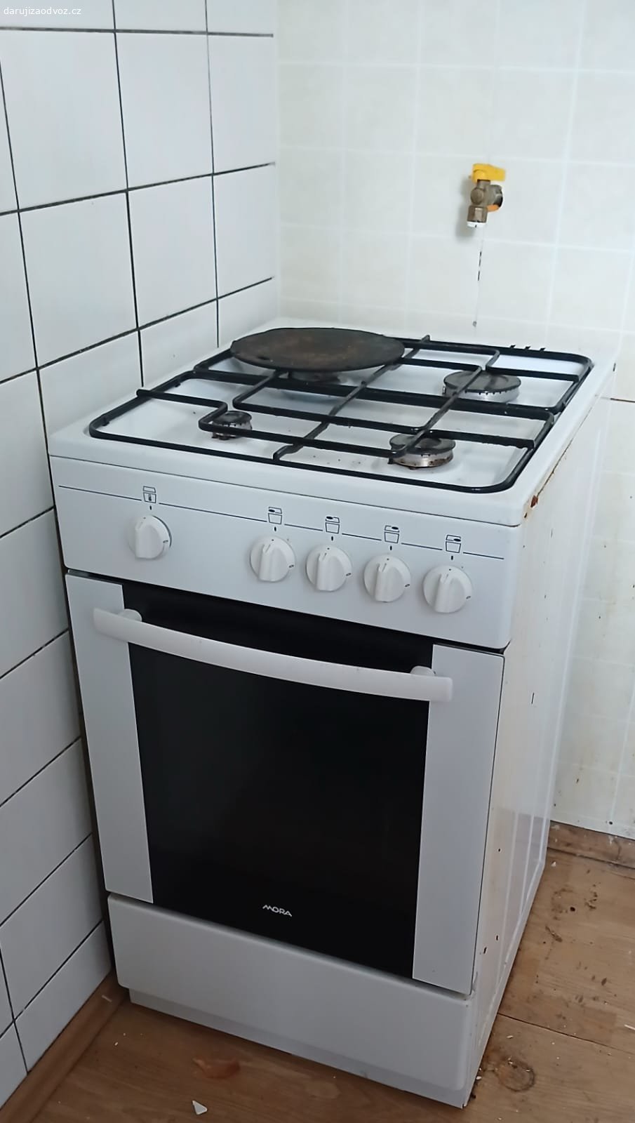 Plynový sporák Mora. Plynový sporák Mora s elektrickou troubou
Funkční 
Za odvoz