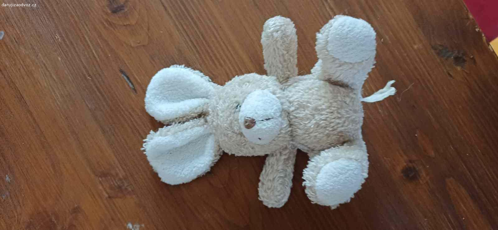 Plyšáci. Daruji mix plysaku, bohuzel pejsek ma kus bez chlupu. POUZE osobni vyzvednuti v obci Cekov.