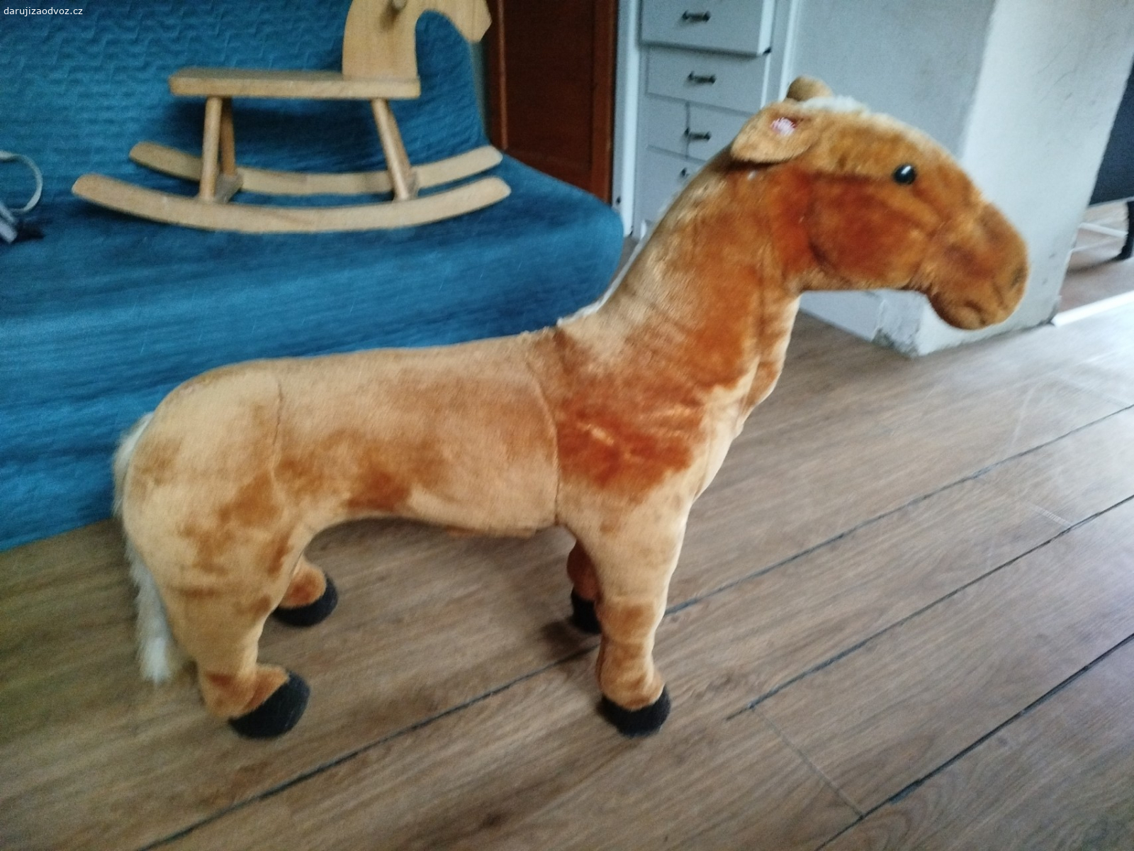 plyšový koník. ještě poslouží, pouze tel. kontakt ne e-mail