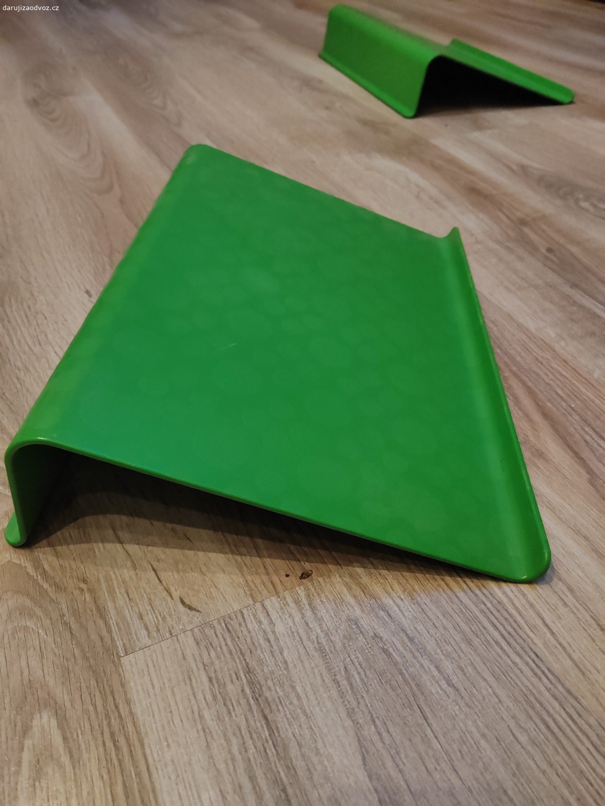 Podpěra pro notebook. Zelená deska pod notebook.
Mám 2ks
Vyzvednutí Praha Libuš/ul. K Lesu