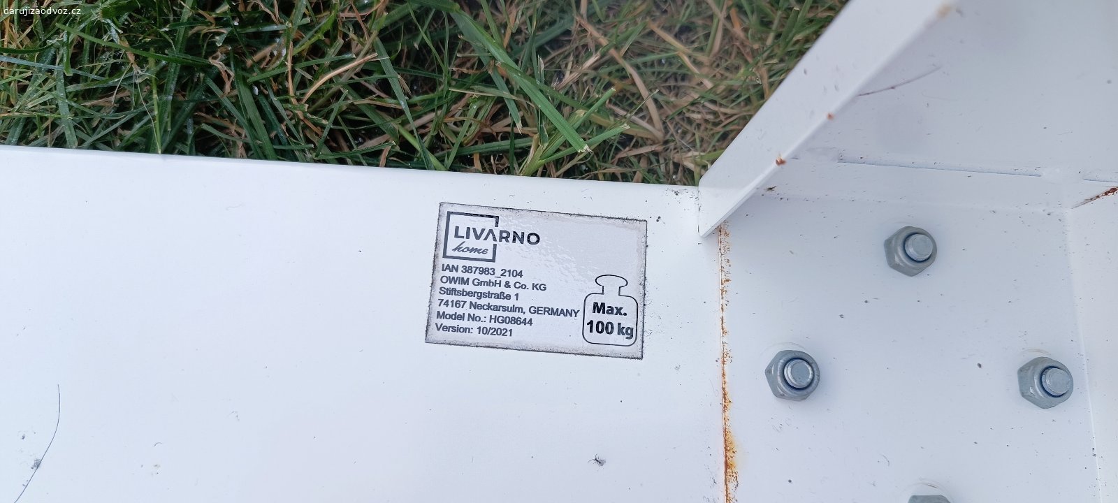 podstavec pod pračku / sušičku. Zvedne pračku o 17cm. Je tam mírná koroze (řešitelné), ale dosud pevně sloužil.