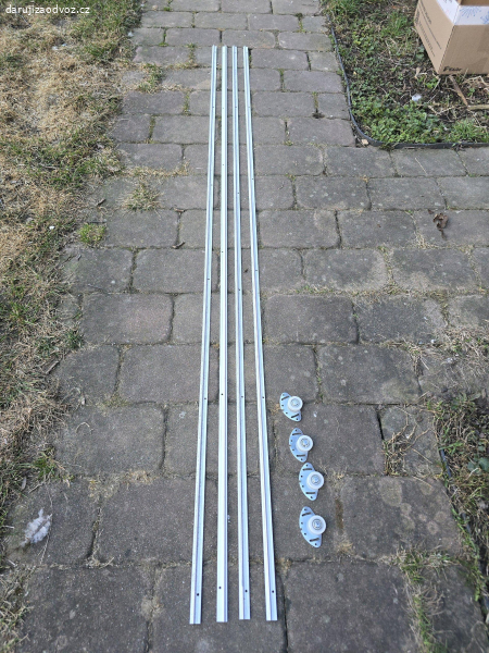 pojezdy na posuvné dveře skrinĕ