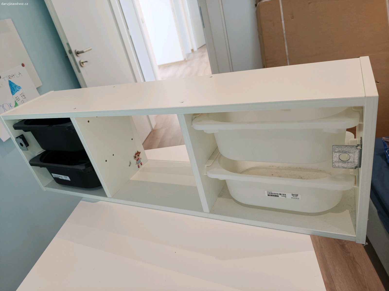 police IKEA - Trofast. Daruji za odvoz polici Trofast z IKEA s plastovými vysouvacími boxy. Rozměry 99x30, hloubka 21cm. osobní vyzvednutí v Kouřimi.