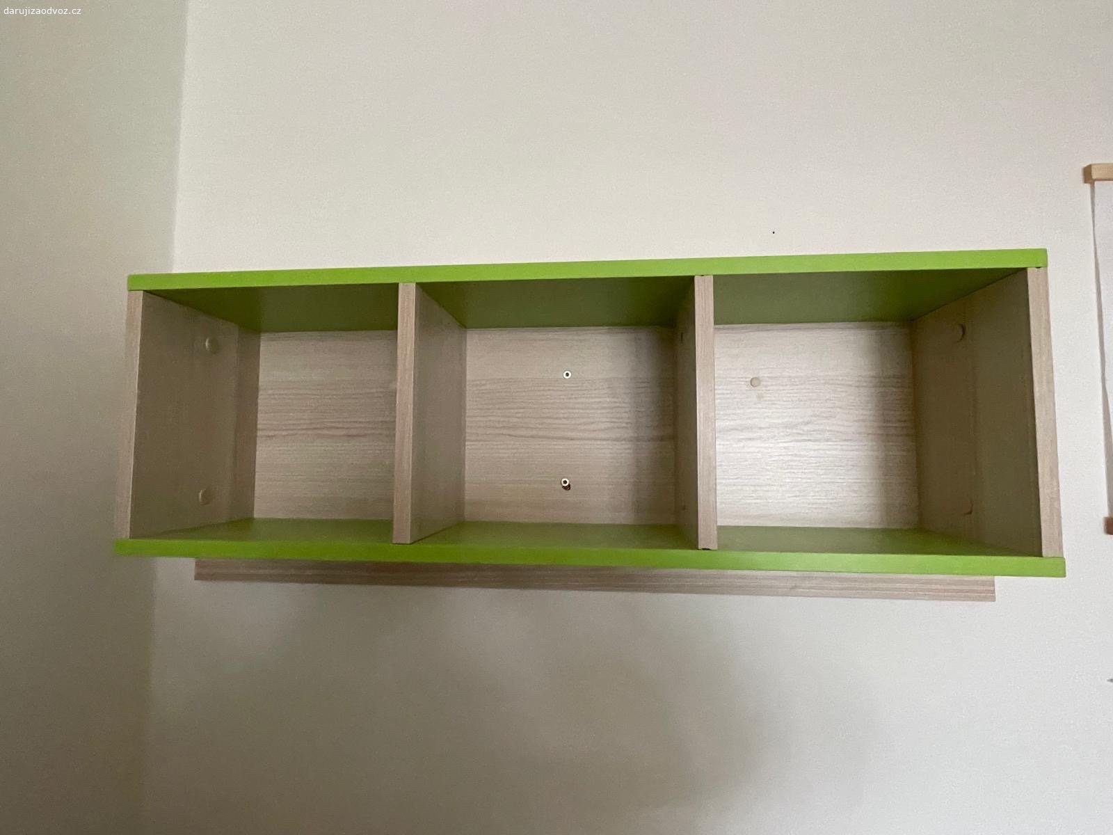 polička na knihy. Daruji za odvoz polici na knihy - 1 kus.
Rozměry - 96x40x22cm.