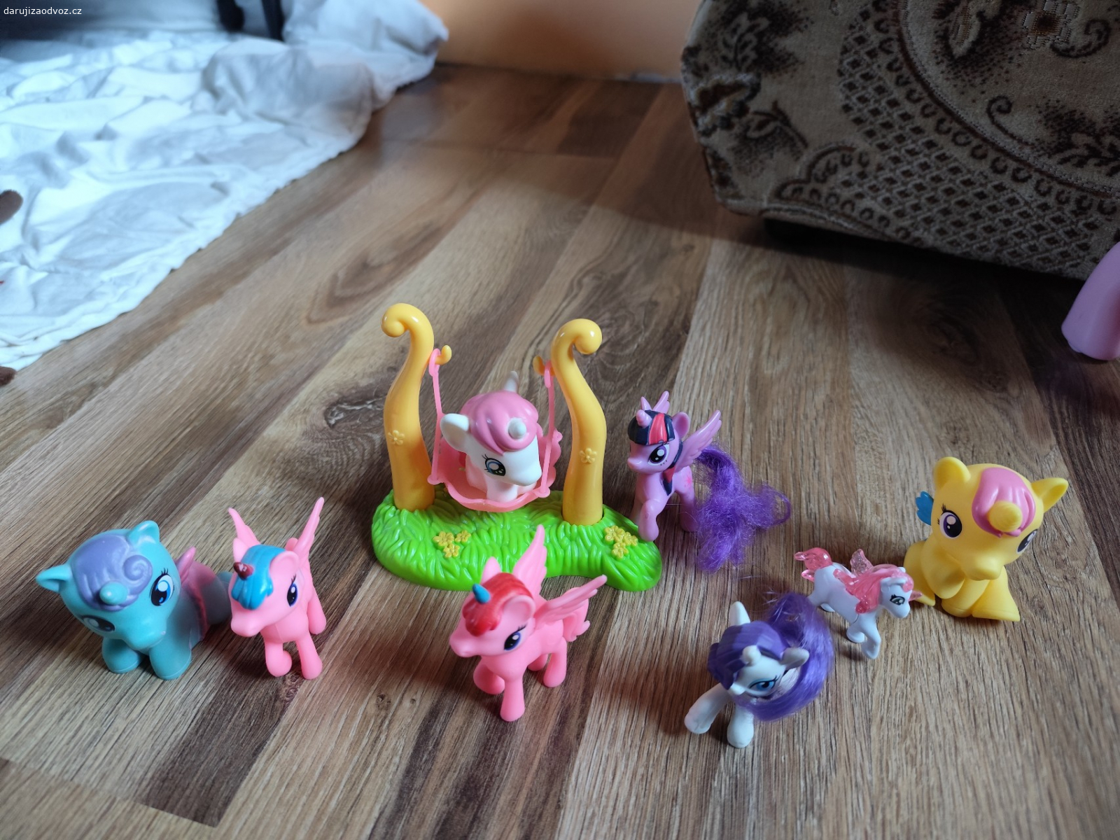 Poníky různých velikostí. Za odvoz.