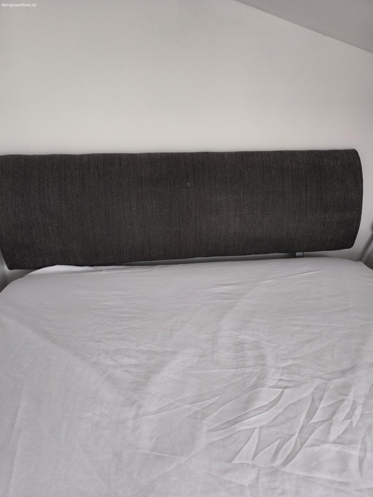 Postel 120. Zánovní postel, cca 130 cm šířky (celkem), 3.patro bez výtahu