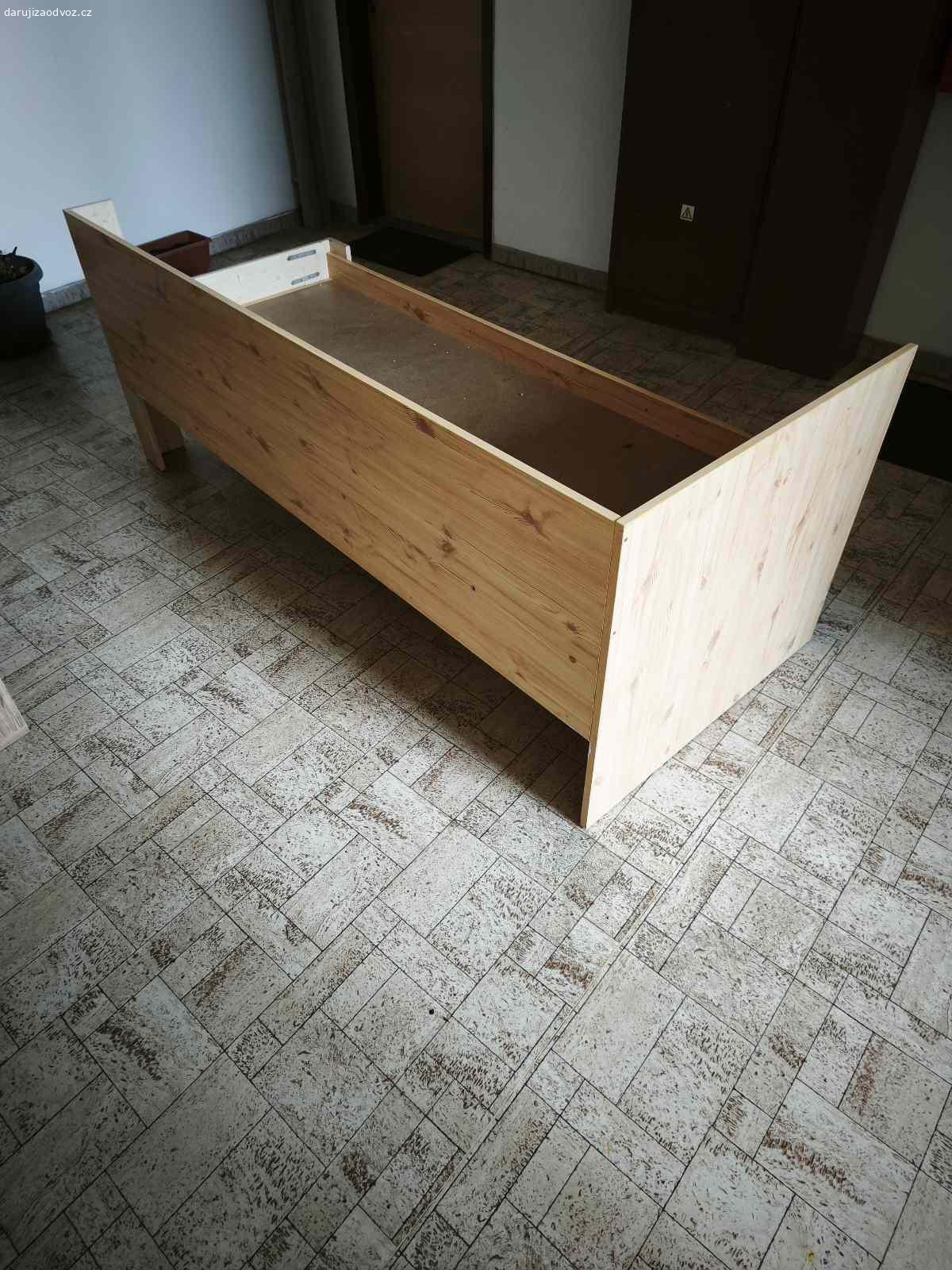 Postel 200x80 i s šuplíkem. Daruji postel i s šuplíkem.