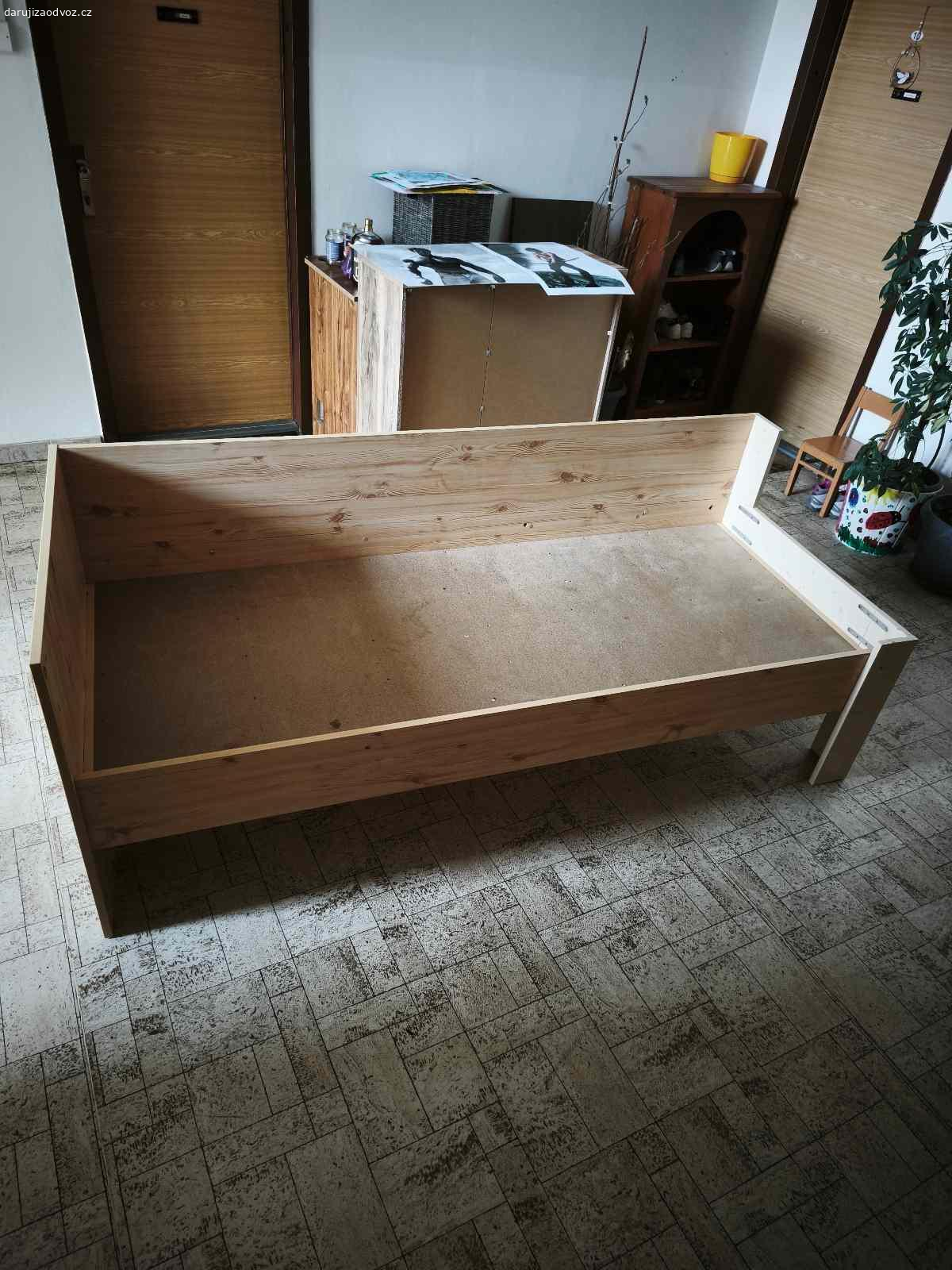 Postel 200x80 i s šuplíkem. Daruji postel i s šuplíkem.