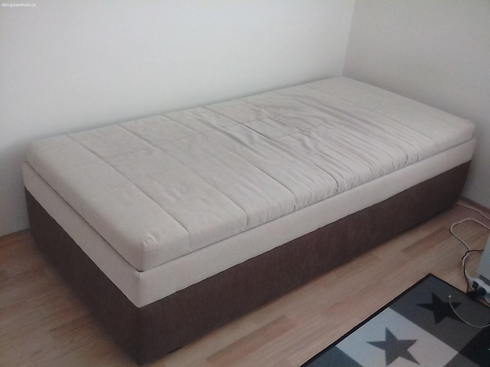 postel 90 x 200cm. zachovalá, nefunkční písty
pouze osobní předání, nezasílám