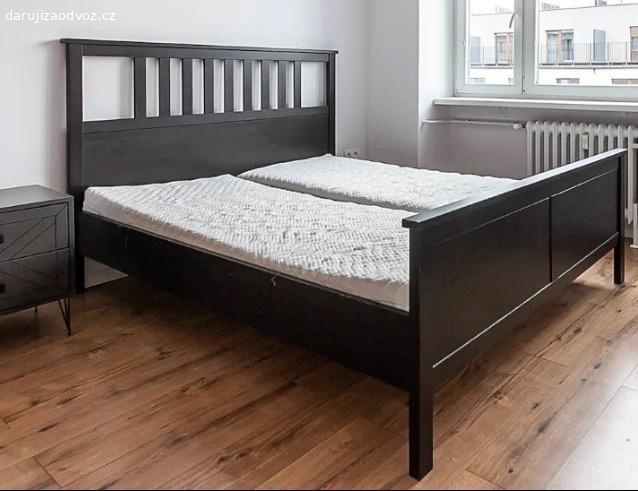 Postel + matrace. Daruji postel s matracemi, 160cm. Nutne mit vlastní odvoz + rozebrání. Vyzvednutí ideálně neděle 12.4.