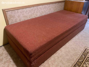 Postel s úložným prostorem