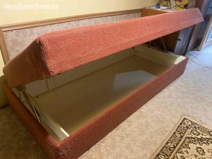 Postel s úložným prostorem