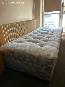 Postel s úložným prostorem