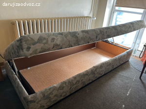 Postel s úložným prostorem