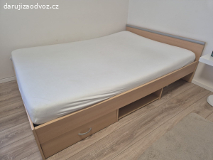 Postel šíře 140 cm