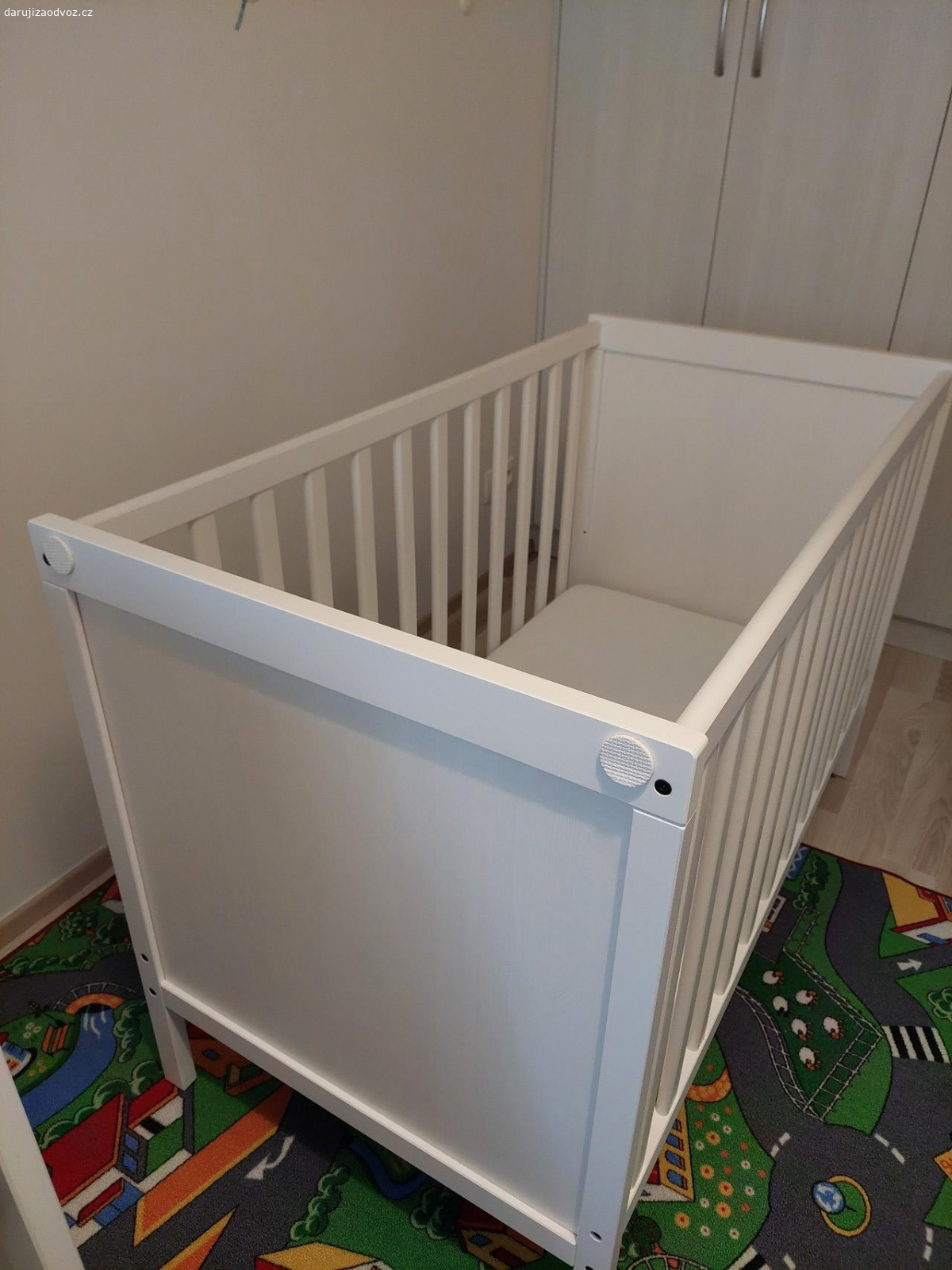 postylka Ikea Sundvik. postylka 120 x 60 cm, lehce poskrabana na vnitřní straně