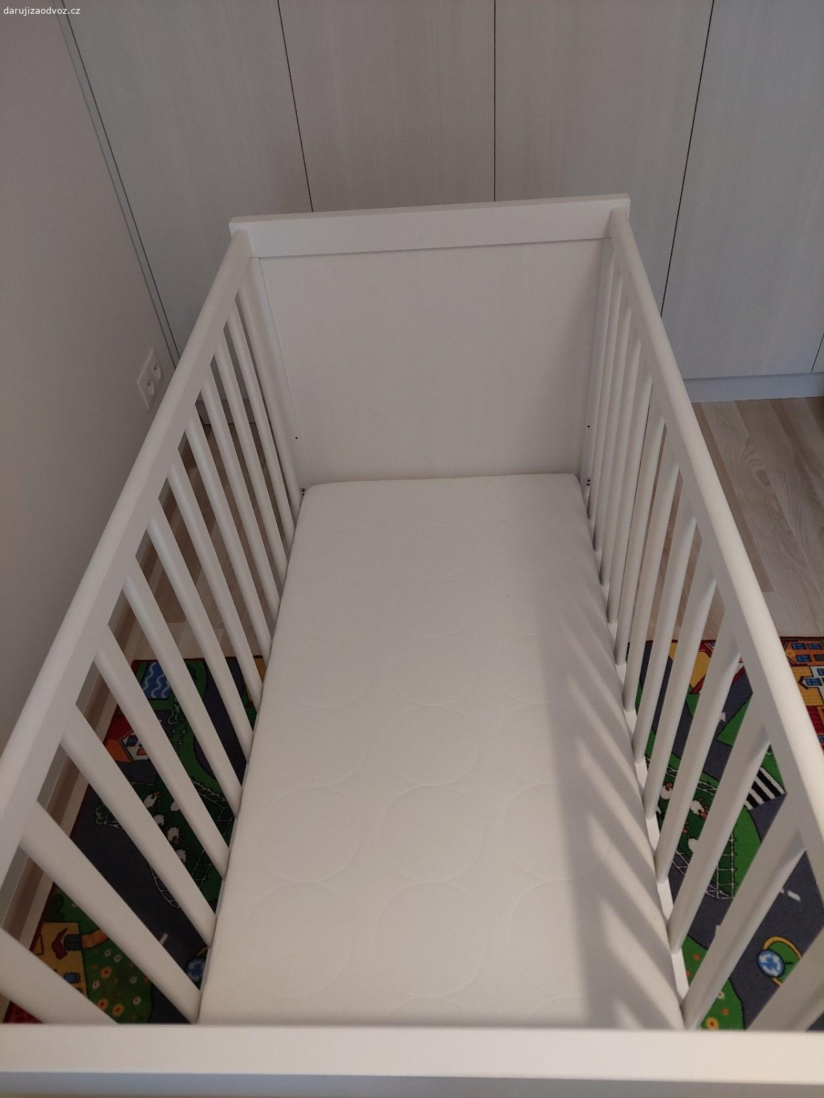 postylka Ikea Sundvik. postylka 120 x 60 cm, lehce poskrabana na vnitřní straně