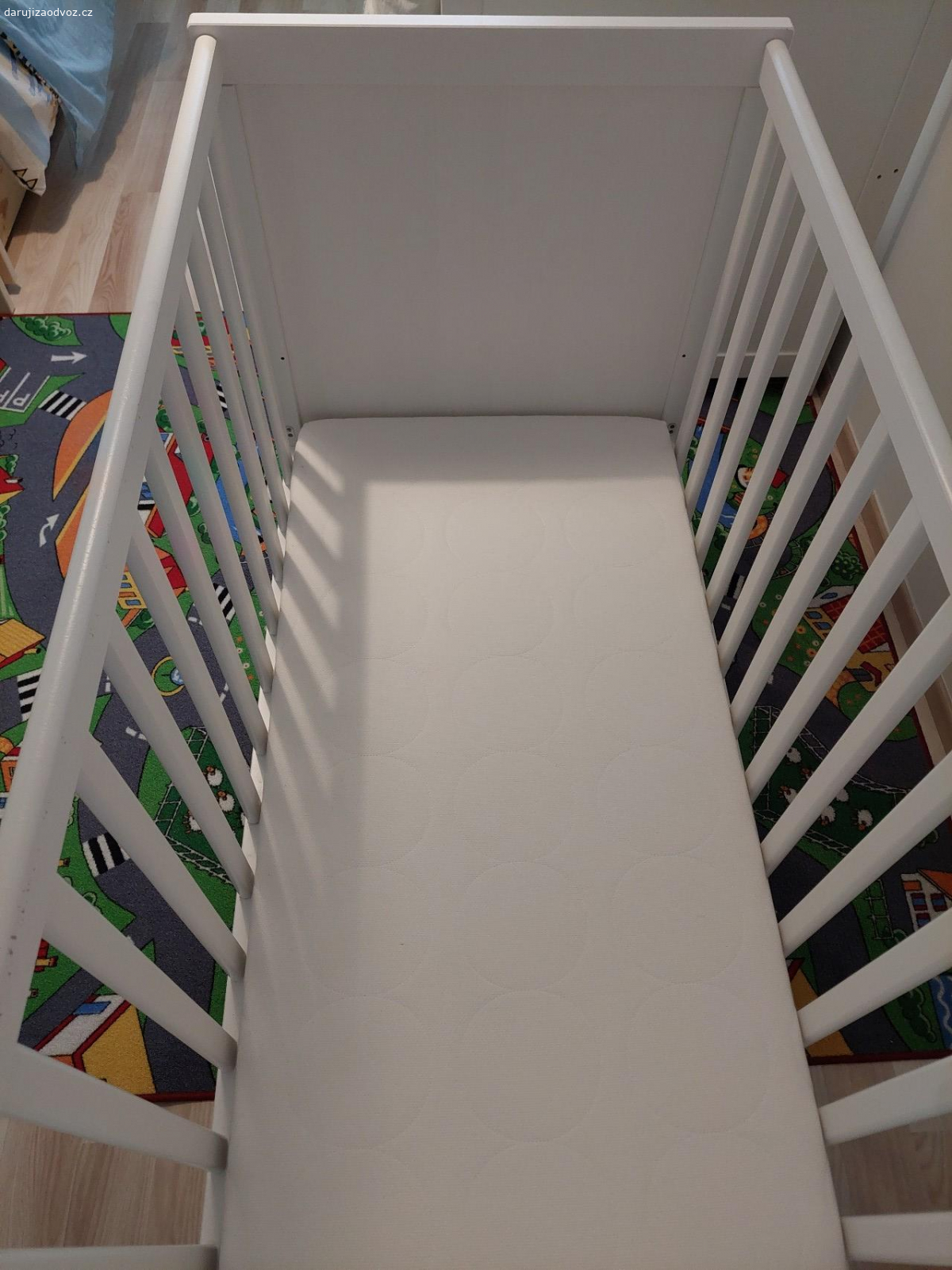 postylka Ikea Sundvik. postylka 120 x 60 cm, lehce poskrabana na vnitřní straně