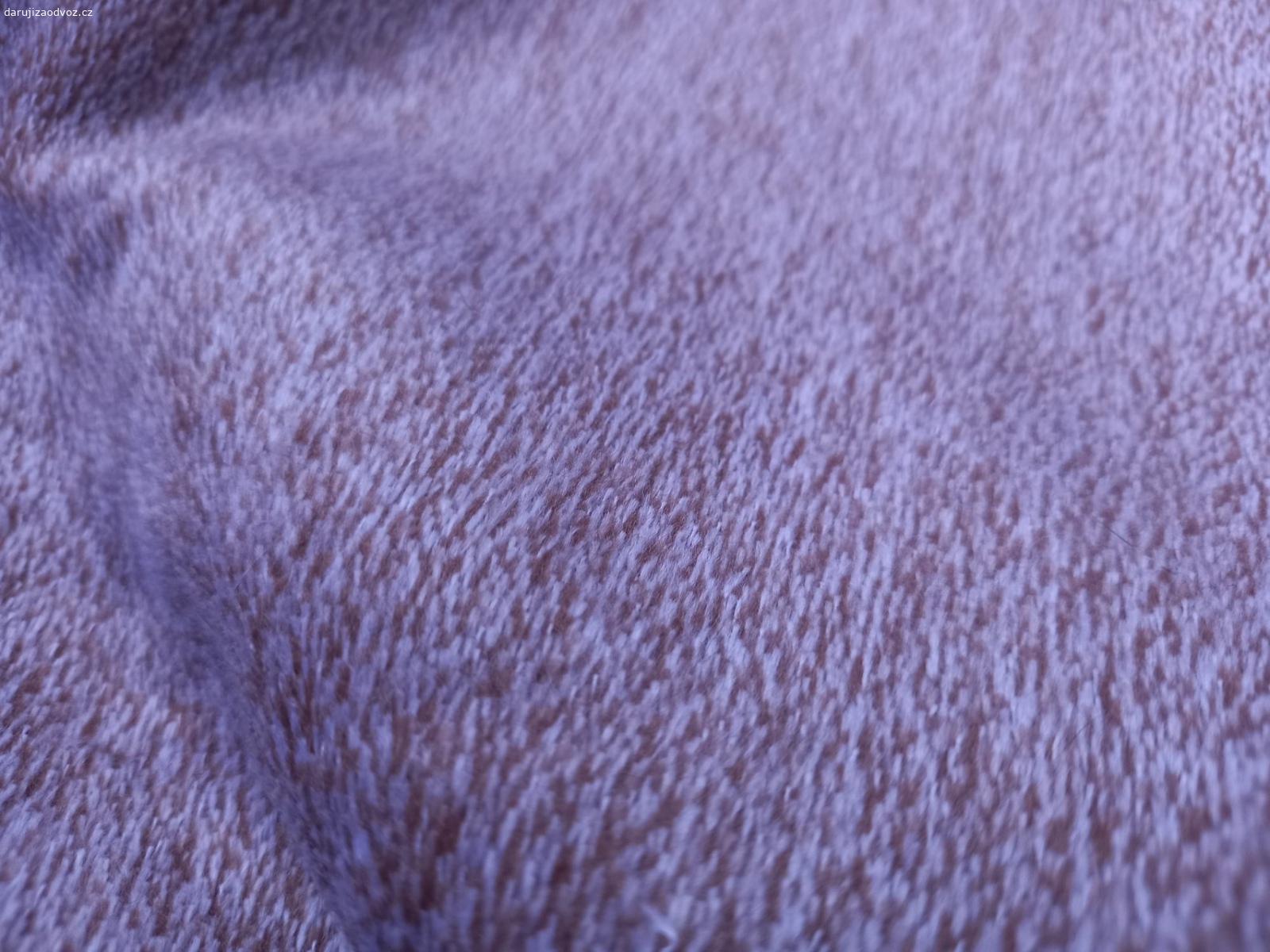 potahová látka,  nepouzita. potahová látka,  nepoužitá,  zakoupeno v roce 1990. jeden kus je cca 5m X 140cm, 2 kusy jsou menší.  nevozim, neposílám. čokoláda potěší, není podmínkou.