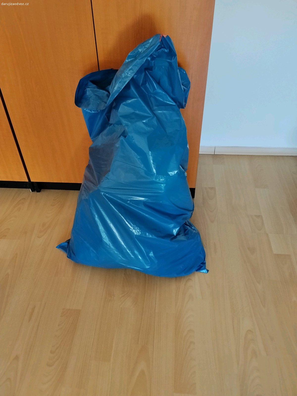 Použité kabelky, batůžky a crossbody. Pytel použitých kabelek.Vyzvednuti Praha 11 Háje
