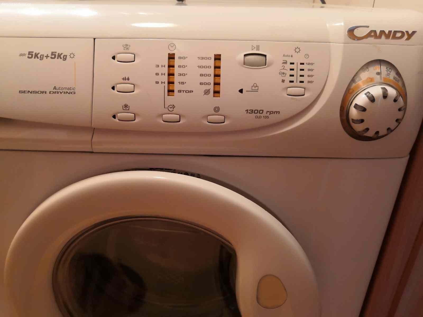 Pračka se sušičkou za odvoz. Pračku se sušičkou CANDY CLD 135 daruji za odvoz. Funkční, ale ložiska bubnu jsou hlučná, časem budou k repasování.
Praní 5 kq + sušení 5 kg. Spotřeba vody 6-15 litrů, otáčky 1.300/min.
Rozměry šířka 60 cm x výška 85 cm x hloubka 63 cm
Převzetí kdykoliv - Praha 6