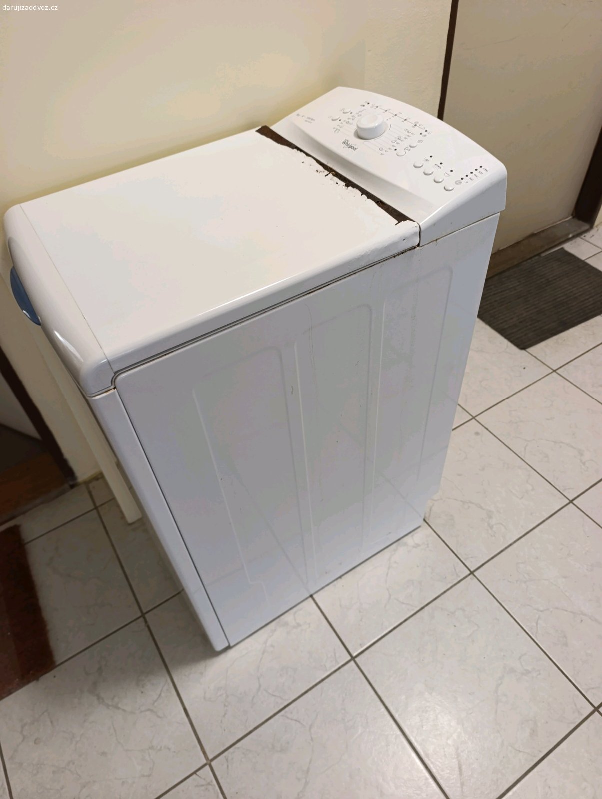 Pračka Whirlpool AWE50510. Daruji pračku - 5 let stará.
Pračka má poškozená dvířka, která však zatím fungují. Při posledním praní hlásila nějakou chybu a mě se již hledání důvodu nechtělo řešit. Věřím, že někdo šikovný ji doma ještě rozchodí a někomu ještě poslouží.