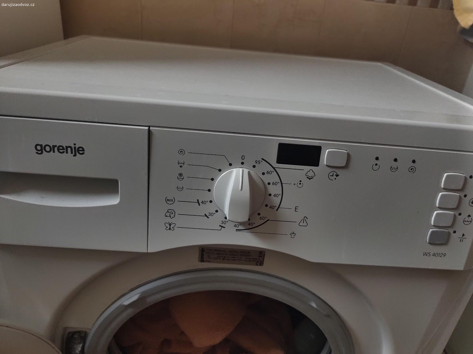 pračka. Nabízíme za odvoz starší pračku, kdo bude umět opraví si buben, pračka ,,skáče,, nebo na náhradní díly. p.s. plechovky /dobrůtky pro psa potěší. Jen SMS nebo e-mail prosím, děkuji.