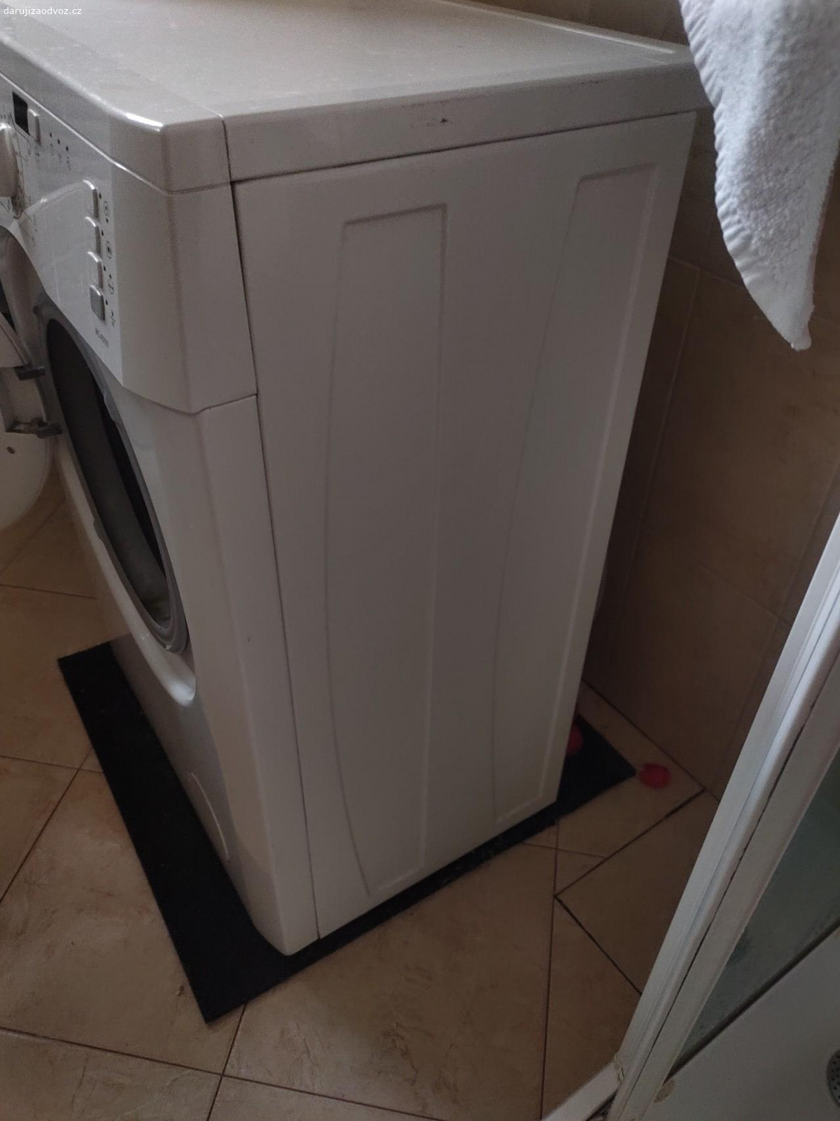 pračka. Nabízíme za odvoz starší pračku, kdo bude umět opraví si buben, pračka ,,skáče,, nebo na náhradní díly. p.s. plechovky /dobrůtky pro psa potěší. Jen SMS nebo e-mail prosím, děkuji.