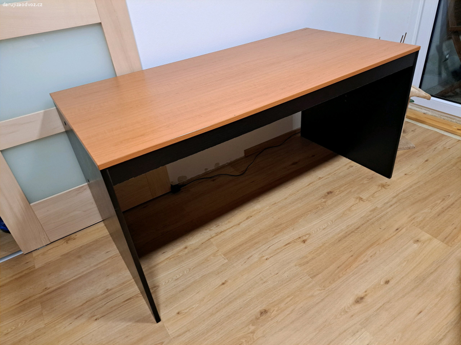 Pracovní stůl, šířka 150 cm