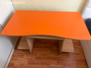 Pracovní stůl