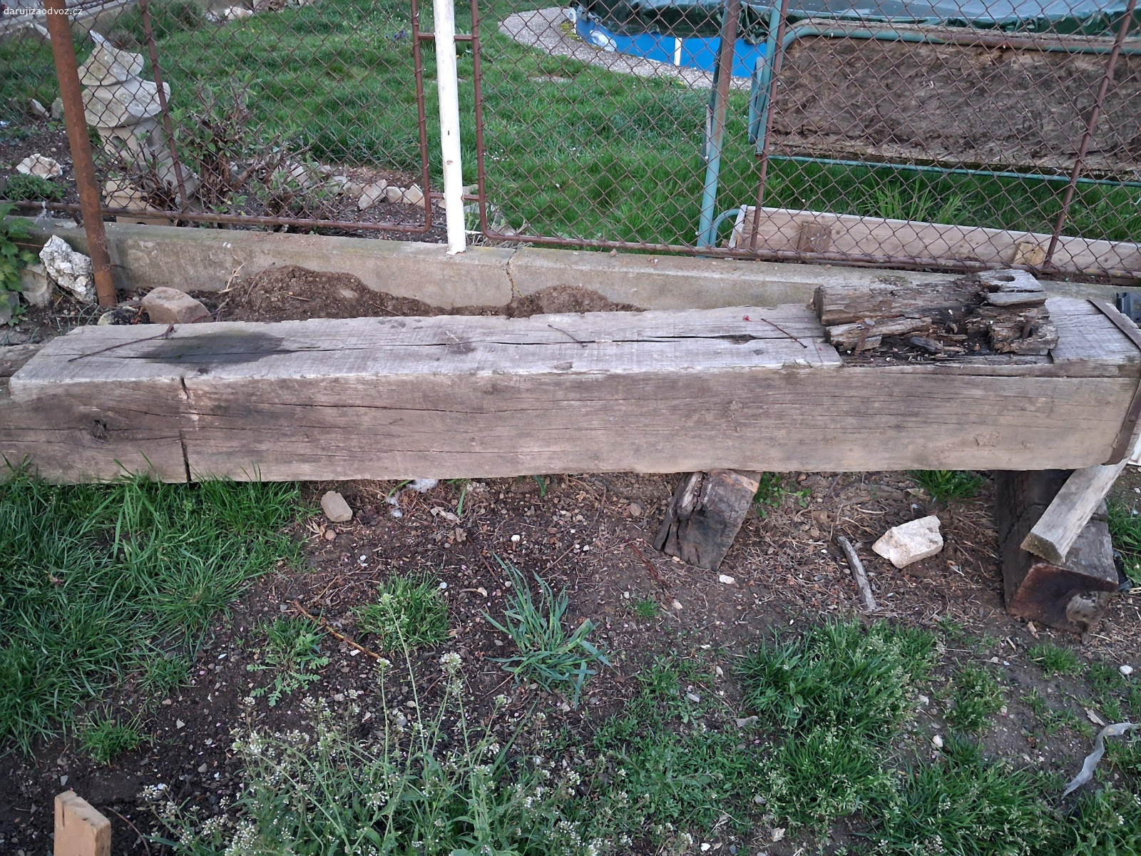 pražec. daruji pražec,je těžky nutno na naložení 2 lidi.