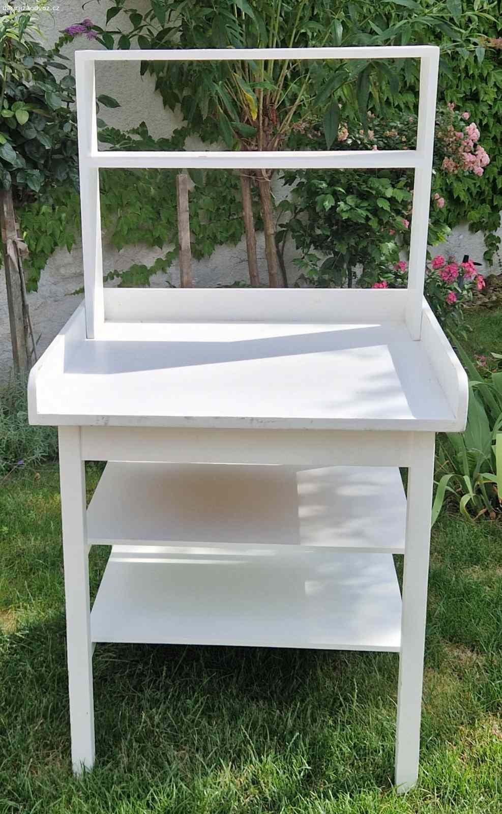 Přebalovací stůl. Daruji za odvoz přebalovací stůl.