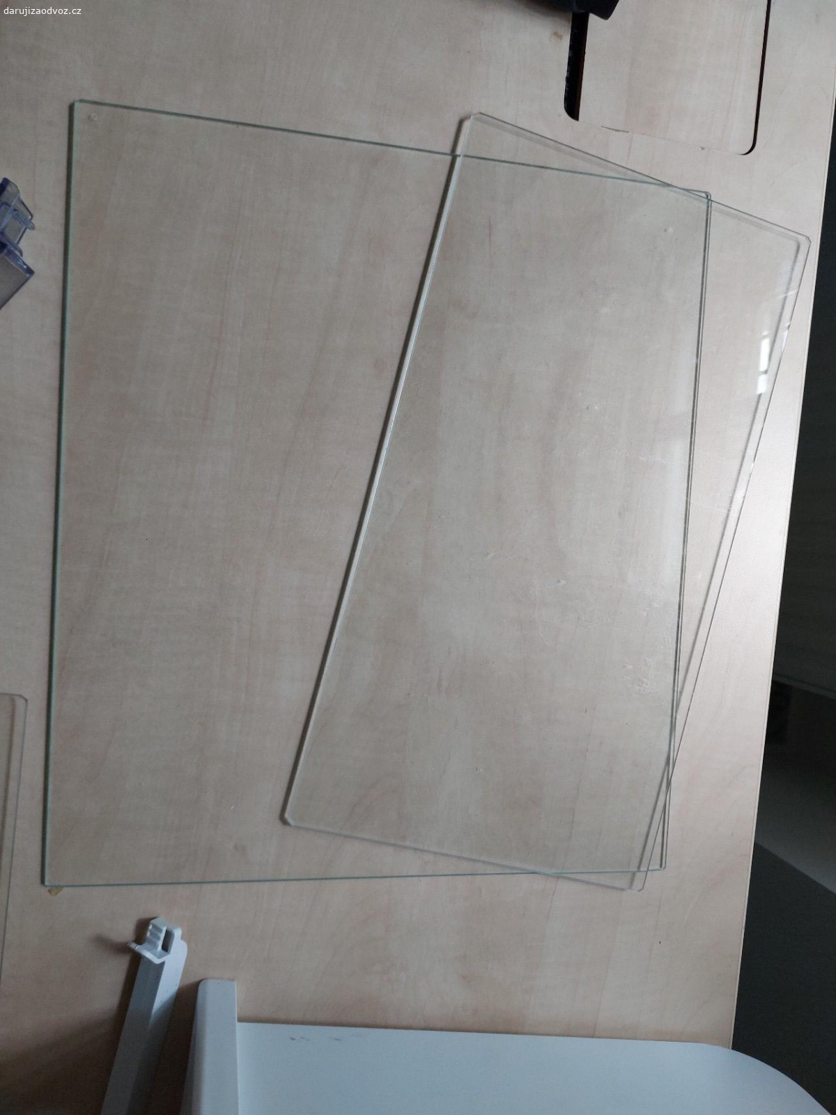 Přihrádky do lednice a mrazáku. 2x šuplík do mrazáku š 38× 36, v 19,5
3x police do lednice 44,3 x 30
1x police do lednice 40 x 34,7
1x police 40 x 21,5
2x přihrádka do dveří  42,5 x 10,5

Vše nepoškozené, v pěkném stavu. 

Vyzvednutí všeho.